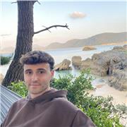 Me defino como un profesor eficiente y dinámico al que le encanta ver como mis alumnos progresan y consiguen sus objetivos.